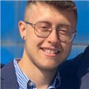 Educatore e insegnante di sostegno offre supporto allo studio su misura.